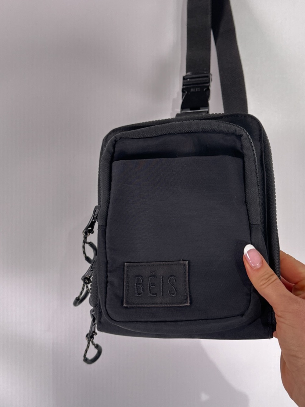 BÉIS The Sport Sling Bag Crossbody Travel Nylon Black 7”x 8”x 2” - Picture 3 of 14